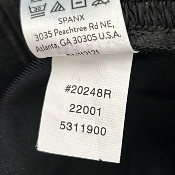 SPANX Faux Leather quilted Moto Legging size Small - Picture 9 of 10